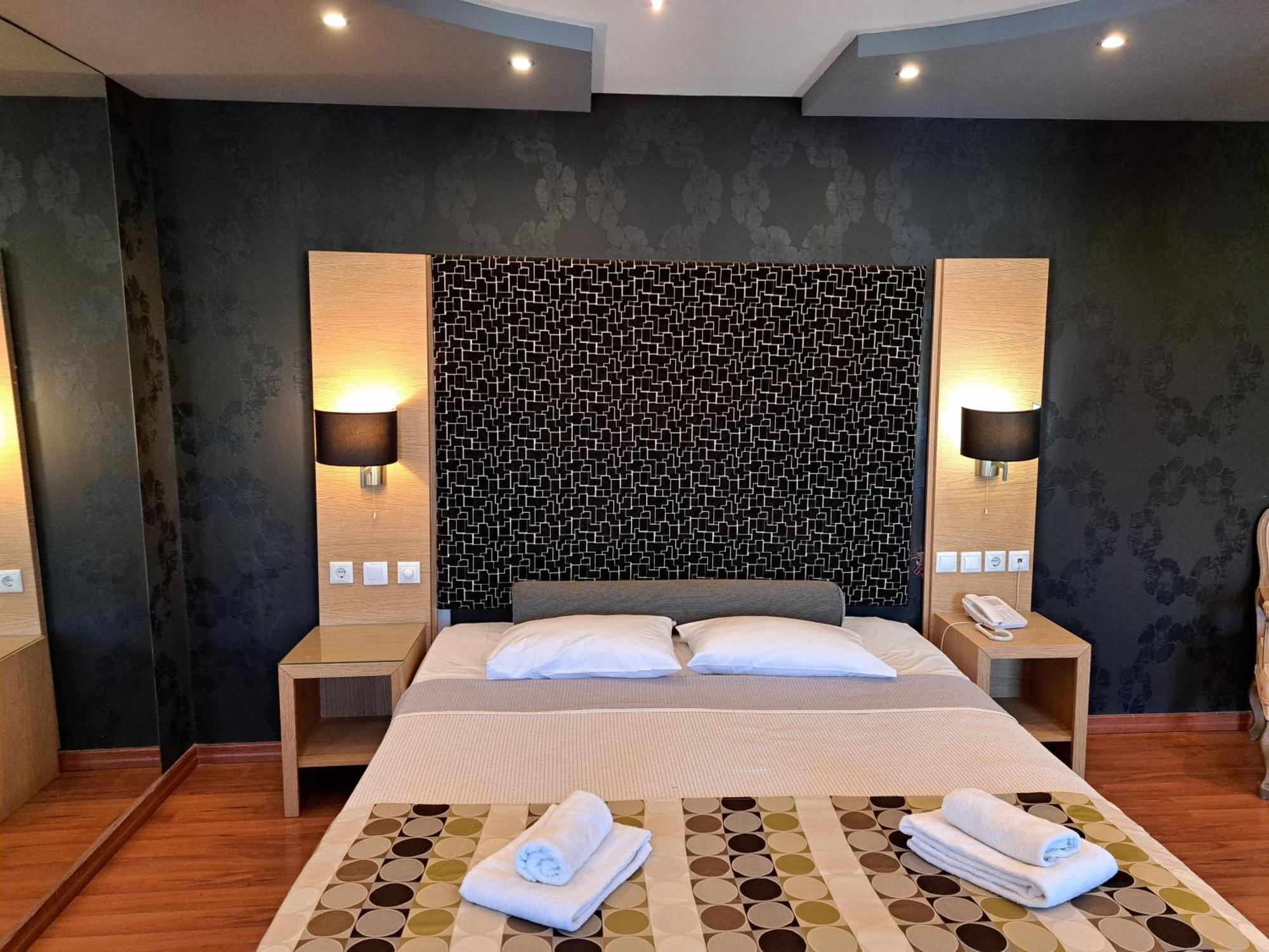 Nefeli Hotel 3*